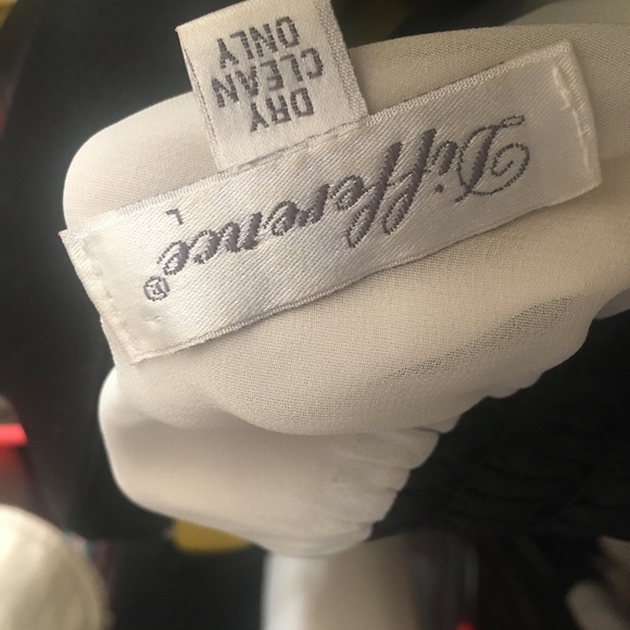 Gorgeous silk dress with beautiful detail - Picture 2 of 5